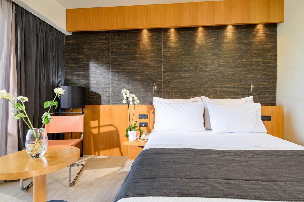 Alexander Beach Hotel & Spa Alexandrúpoli Kültér fotó A room at the hotel